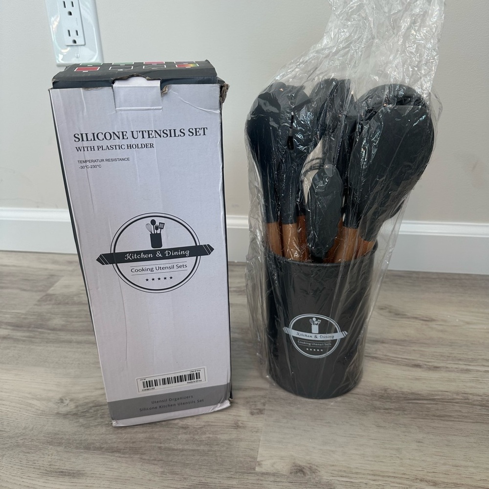 Silicone kitchen utensil set
